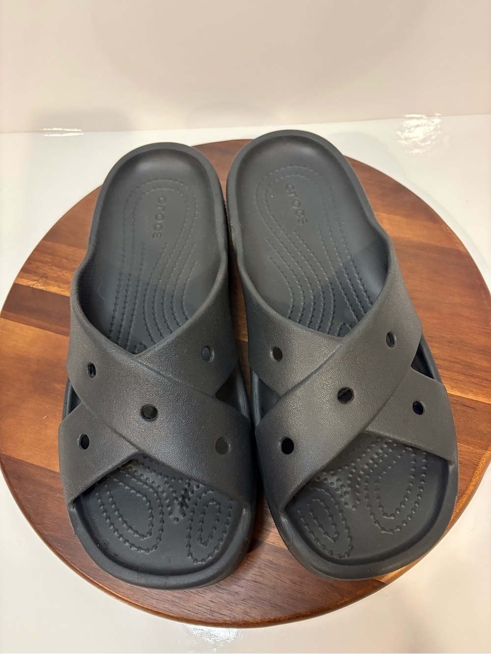 Crocs Black Cross Strap Slide Sandals Women’s Size 9 Lightweight Comfort